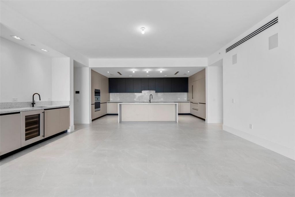 160 Isle Of Venice Drive, Unit 302, Fort Lauderdale, FL 33301 Photo