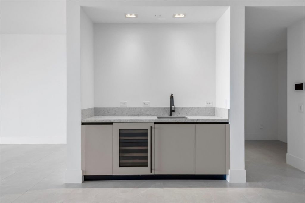 160 Isle Of Venice Drive, Unit 302, Fort Lauderdale, FL 33301 Photo