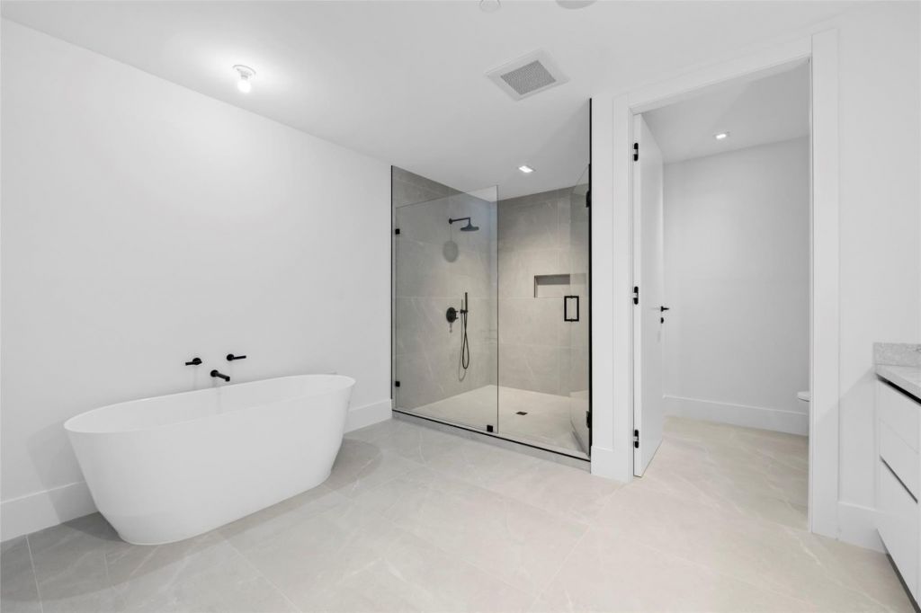 160 Isle Of Venice Drive, Unit 302, Fort Lauderdale, FL 33301 Photo