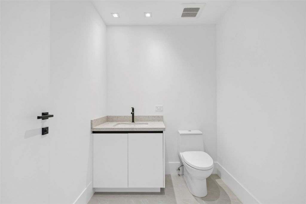 160 Isle Of Venice Drive, Unit 302, Fort Lauderdale, FL 33301 Photo