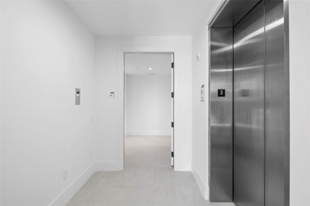 160 Isle Of Venice Drive, Unit 302, Fort Lauderdale, FL 33301 Photo