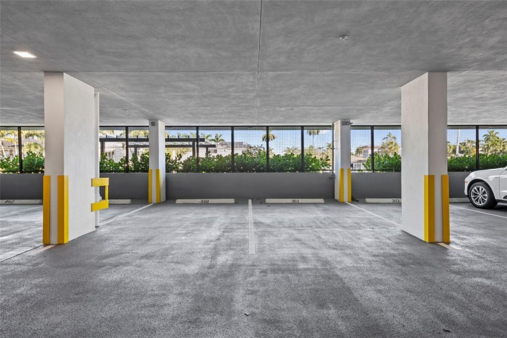 160 Isle Of Venice Drive, Unit 302, Fort Lauderdale, FL 33301 Photo