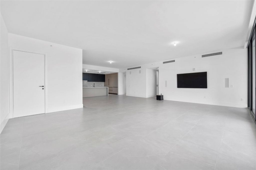 160 Isle Of Venice Drive, Unit 302, Fort Lauderdale, FL 33301 Photo