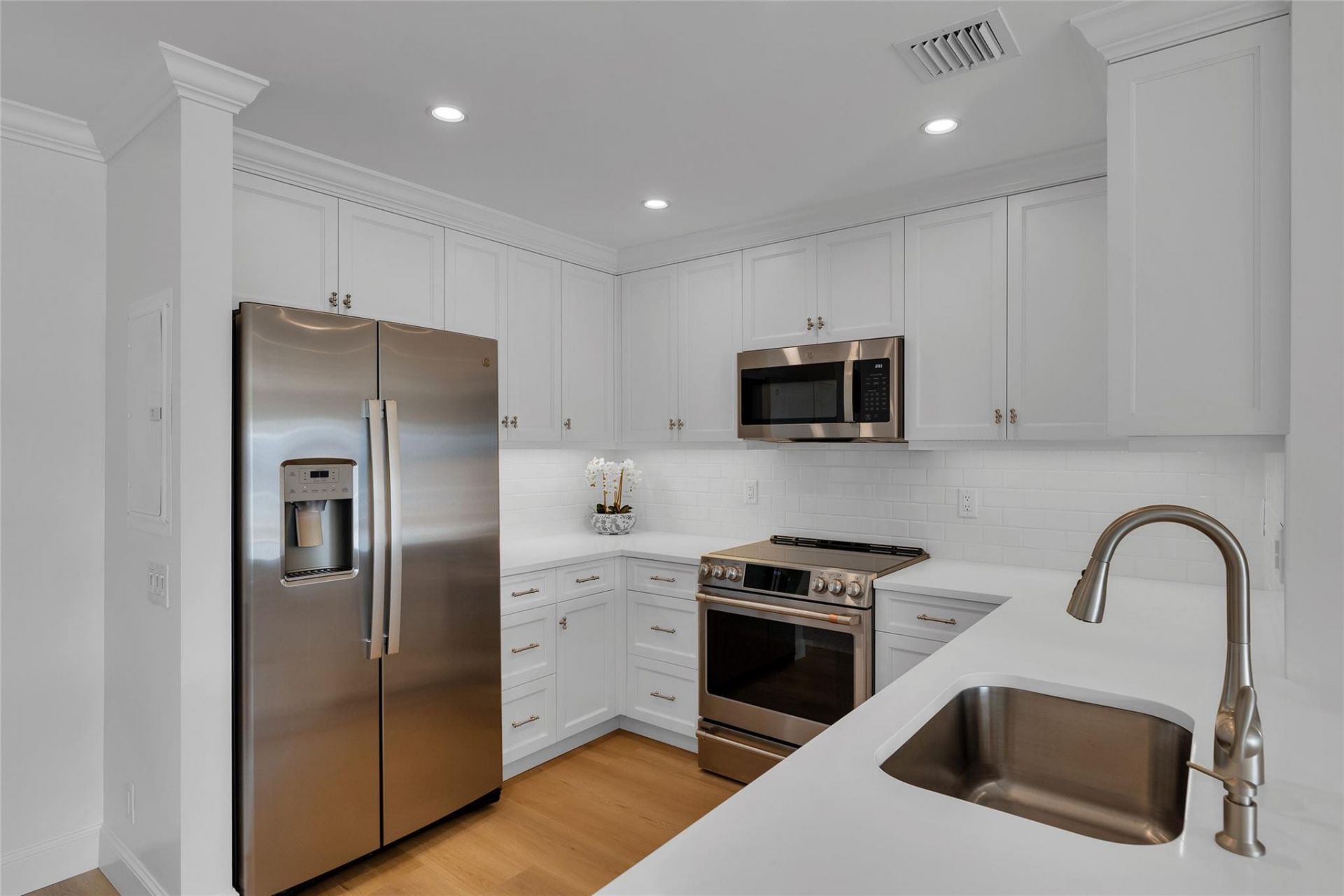 6299 Bay Club Drive, Unit 4, Fort Lauderdale, FL 33308 Photo