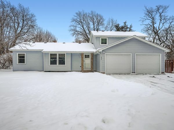 2922 Simpson Street, Roseville, MN 55113