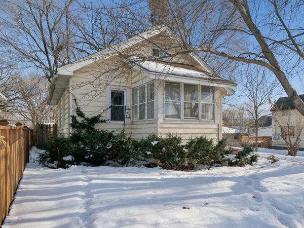 802 Howell Street N, Saint Paul, MN 55104