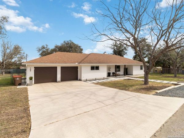 107 Oak Crest, Canyon Lake, TX 78133
