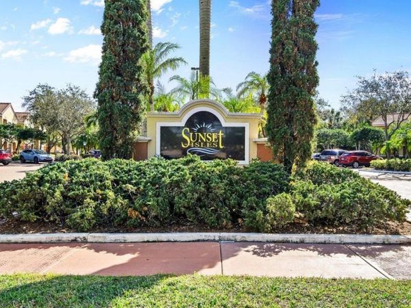 10360 Fox Trail Road S, Unit 1613, Royal Palm Beach, FL 33411