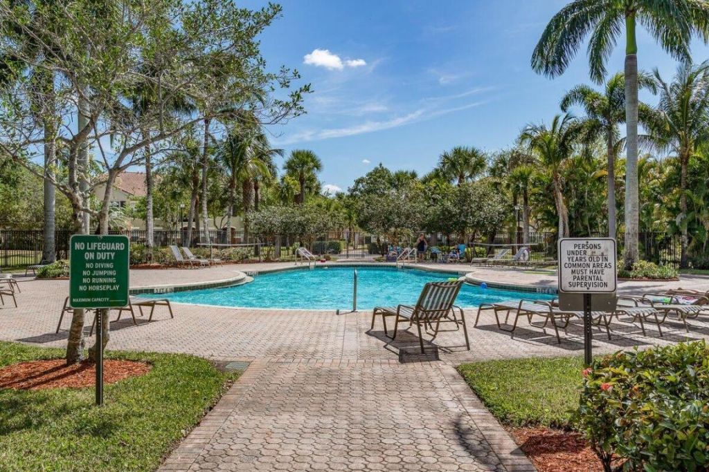 10360 Fox Trail Road S, Unit 1613, Royal Palm Beach, FL 33411 Photo