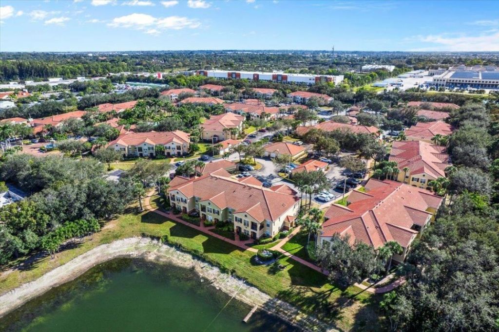 10360 Fox Trail Road S, Unit 1613, Royal Palm Beach, FL 33411 Photo