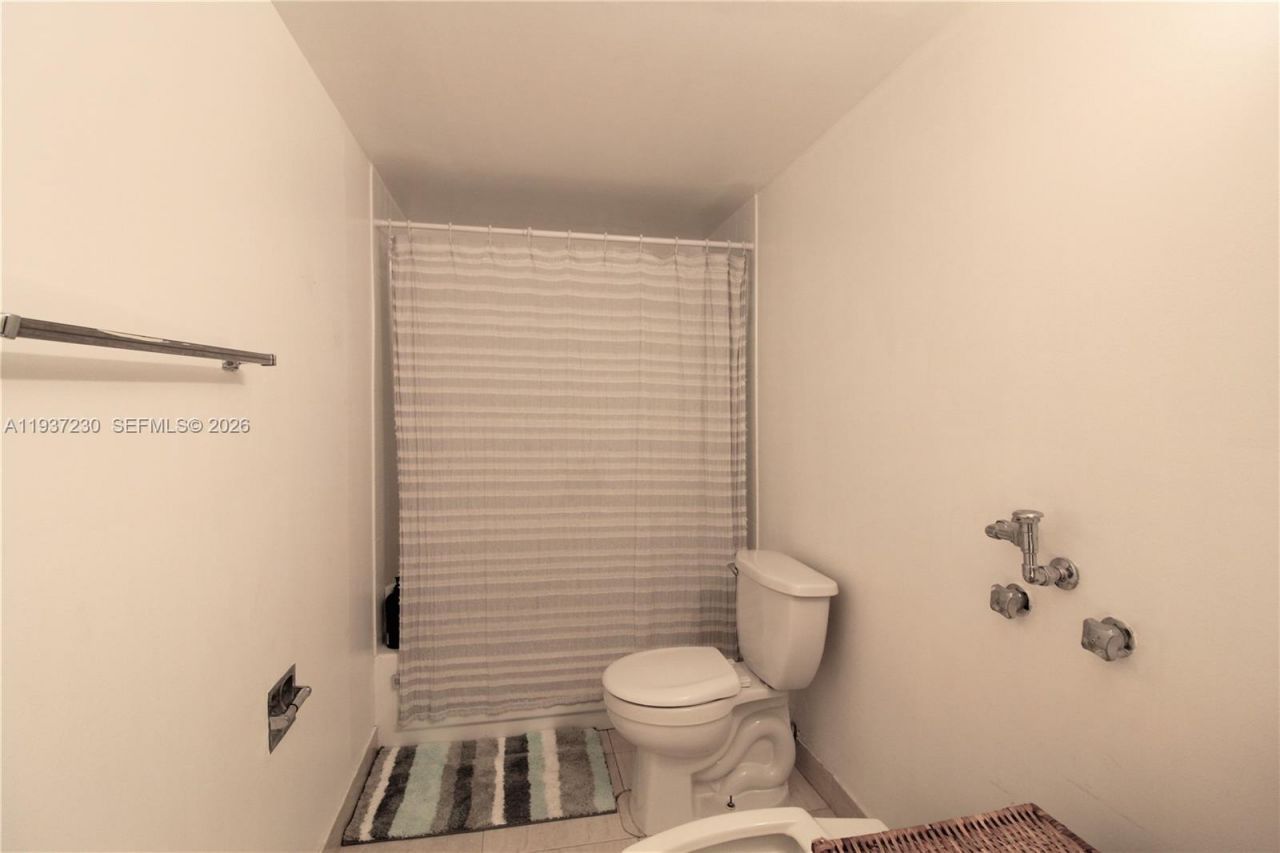 2500 Parkview Dr , Unit 315, Hallandale Beach, FL 33009 Photo