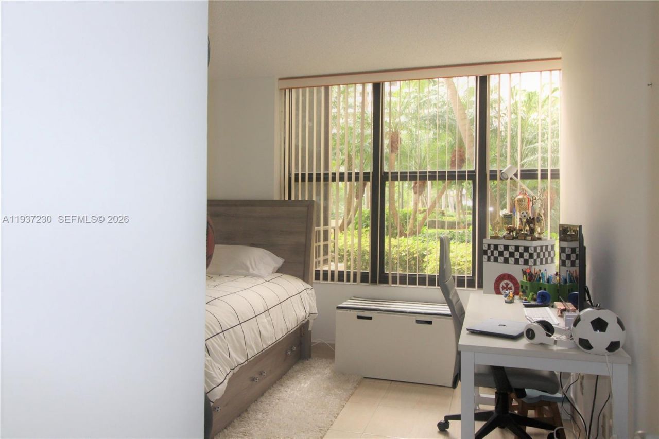 2500 Parkview Dr , Unit 315, Hallandale Beach, FL 33009 Photo