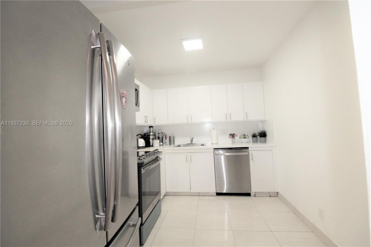 2500 Parkview Dr , Unit 315, Hallandale Beach, FL 33009 Photo