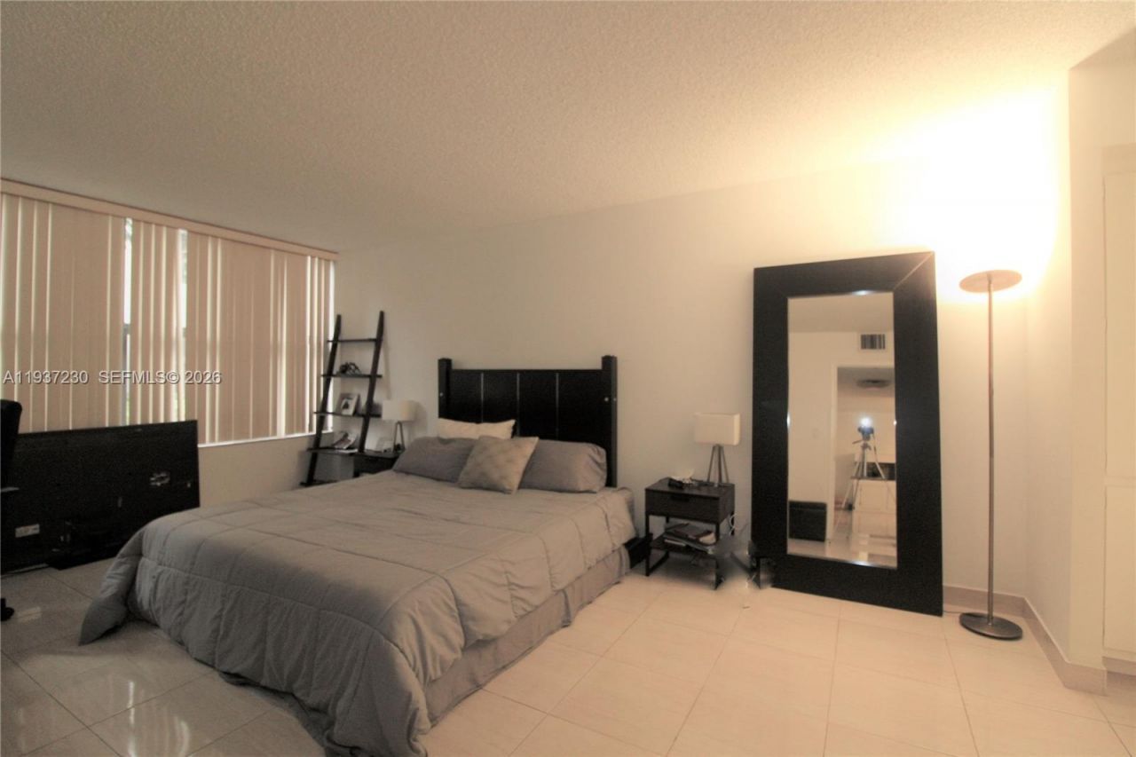 2500 Parkview Dr , Unit 315, Hallandale Beach, FL 33009 Photo