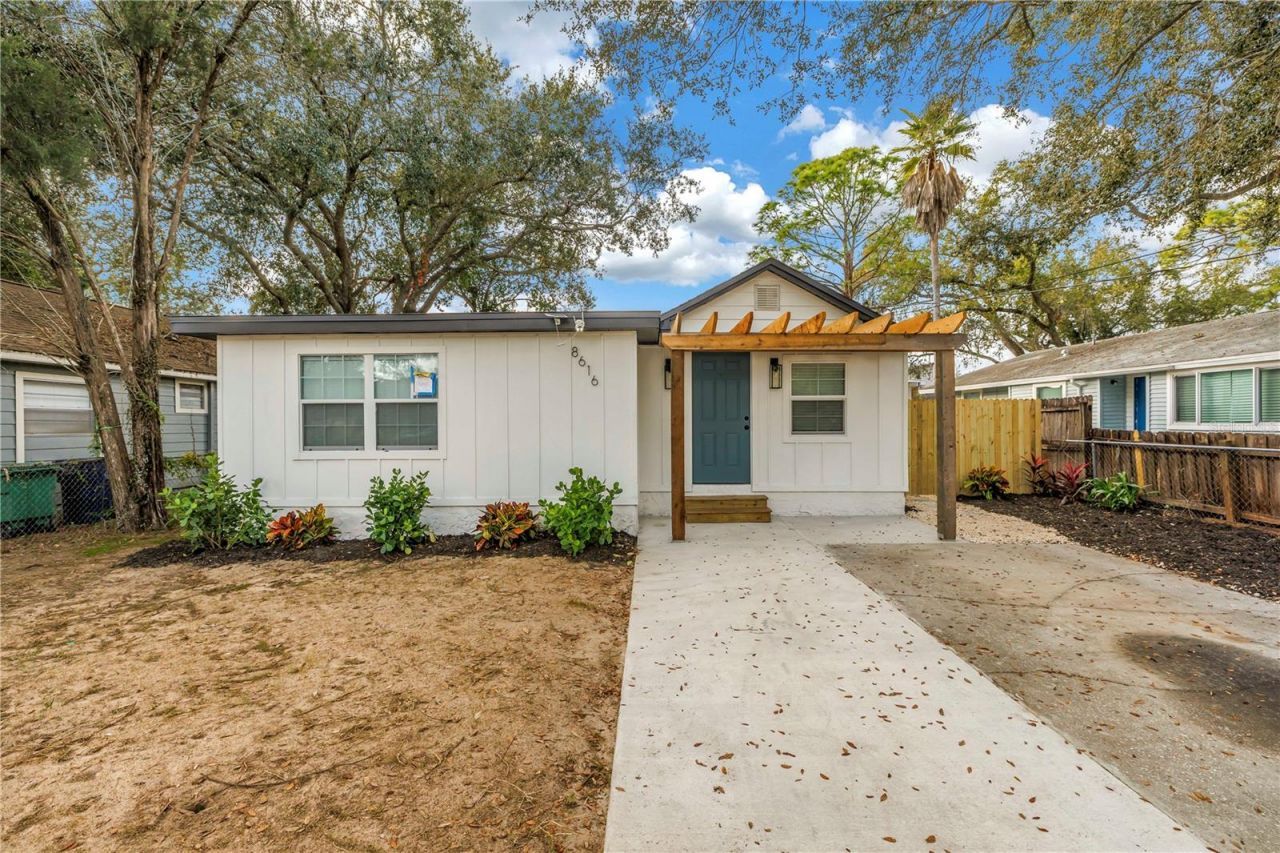 8616 N Orangeview Avenue, Tampa, FL 33617 Main Photo