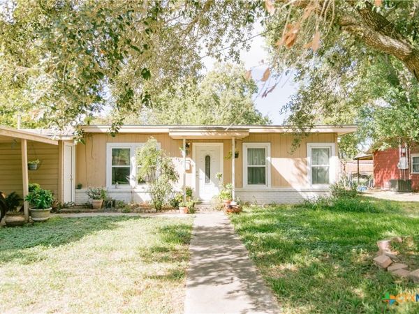 1404 E Warren Avenue, Victoria, TX 77901