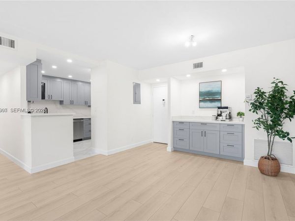 4400 Hillcrest Dr, Unit 314B, Hollywood, FL 33021