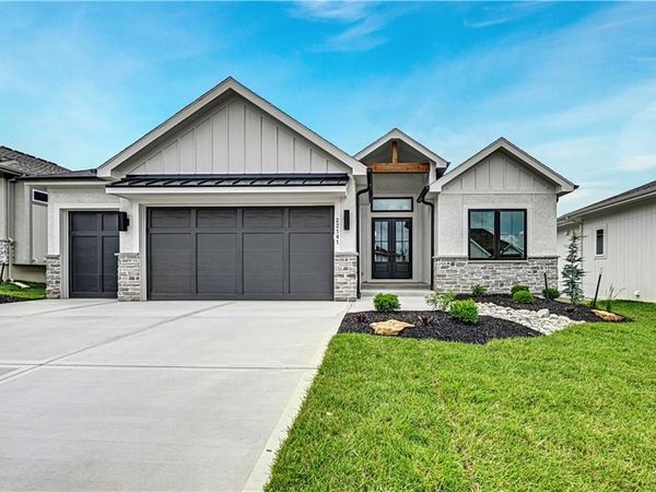 22141 W 94th Terrace, Lenexa, KS 66220