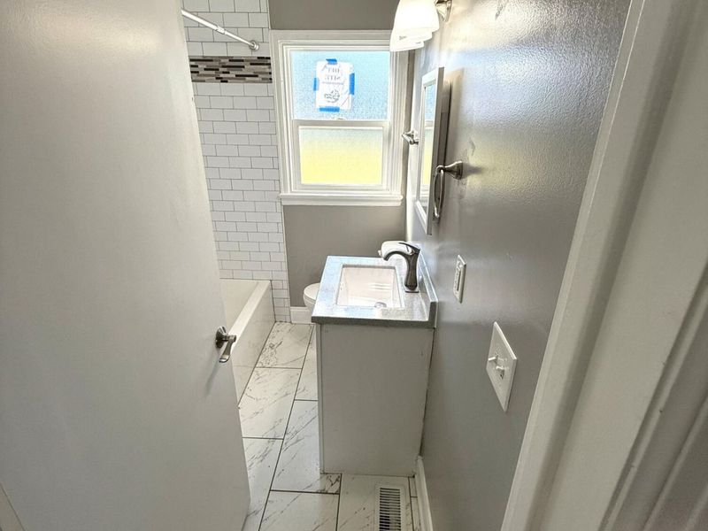 667 S Oakley Avenue, Columbus, OH 43204 Photo 13