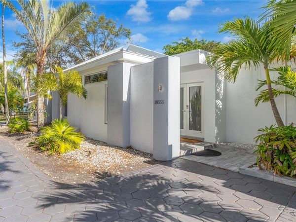 18555 SW 83rd Pl , Cutler Bay, FL 33157