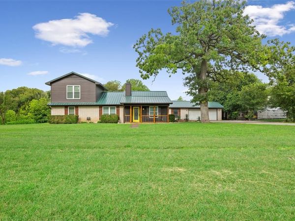 103 Spring Oak Street, Lacy Lakeview, TX 76705