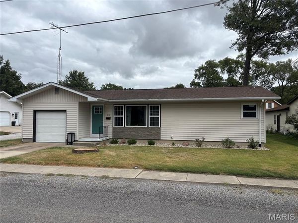 210 N Elm Street, Breese, IL 62230