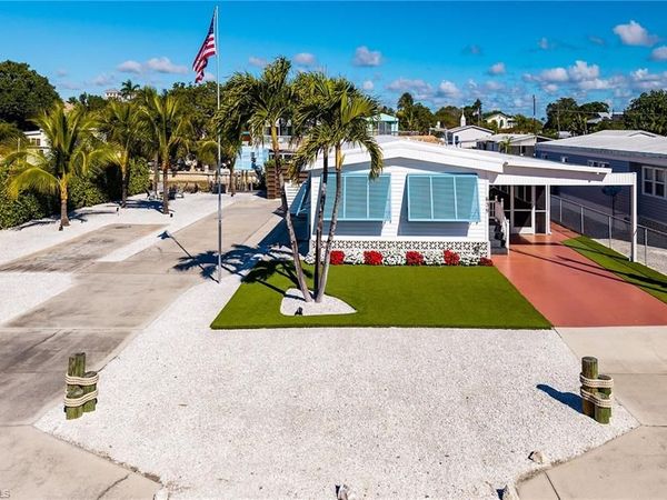 639 Palm AVE, GOODLAND, FL 34140