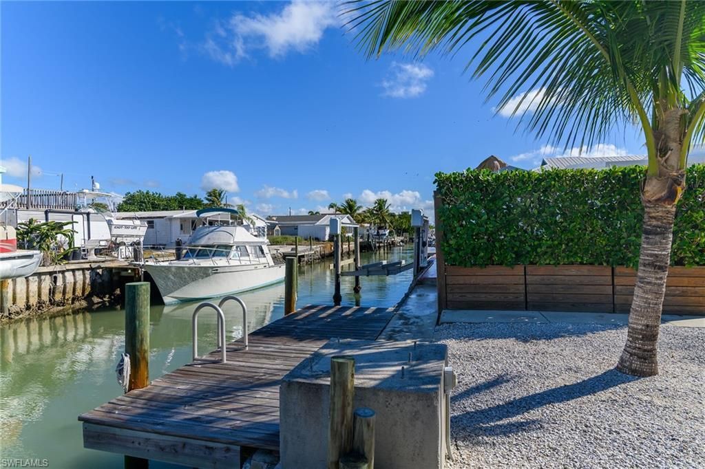 639 Palm Ave, Goodland, FL 34140 Photo