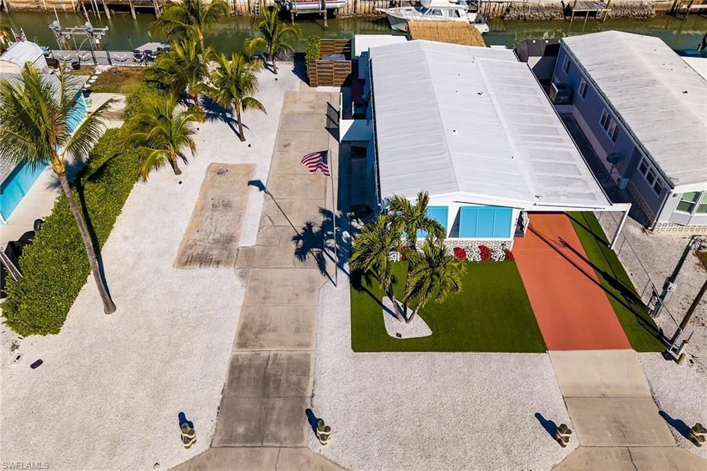 639 Palm Ave, Goodland, FL 34140 Photo