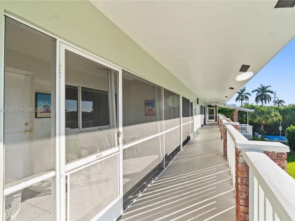2541 NE 11th St, Unit 212, Pompano Beach, FL 33062
