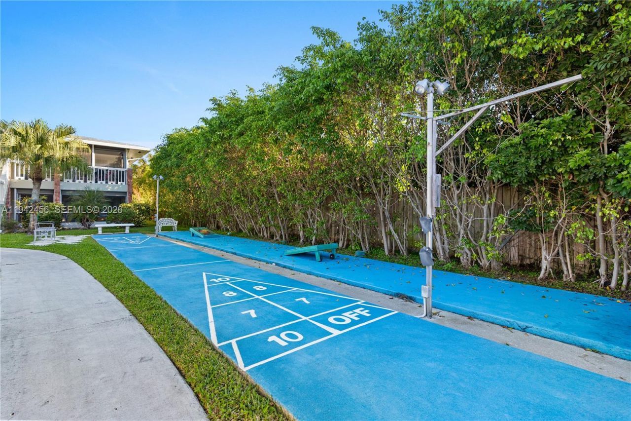 2541 NE 11th St, Unit 212, Pompano Beach, FL 33062 Photo