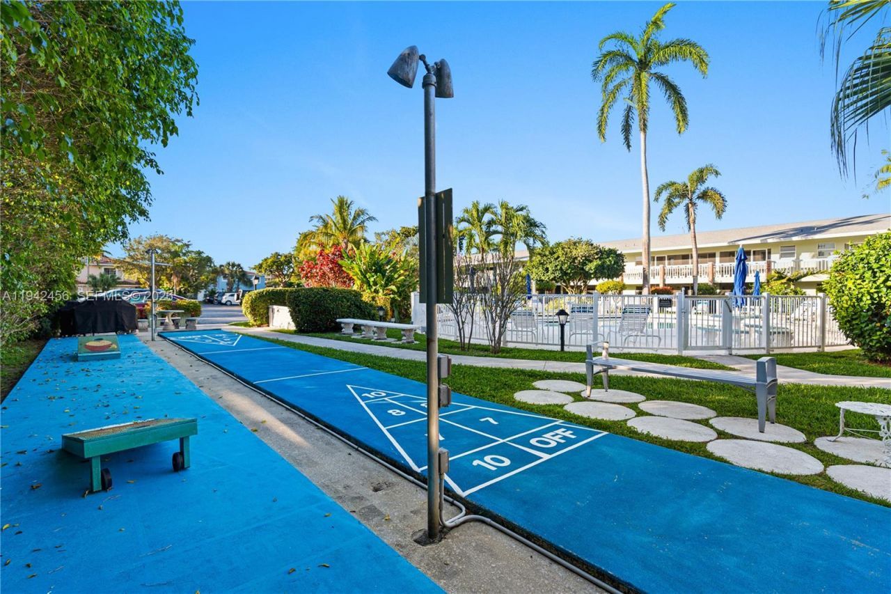 2541 NE 11th St, Unit 212, Pompano Beach, FL 33062 Photo