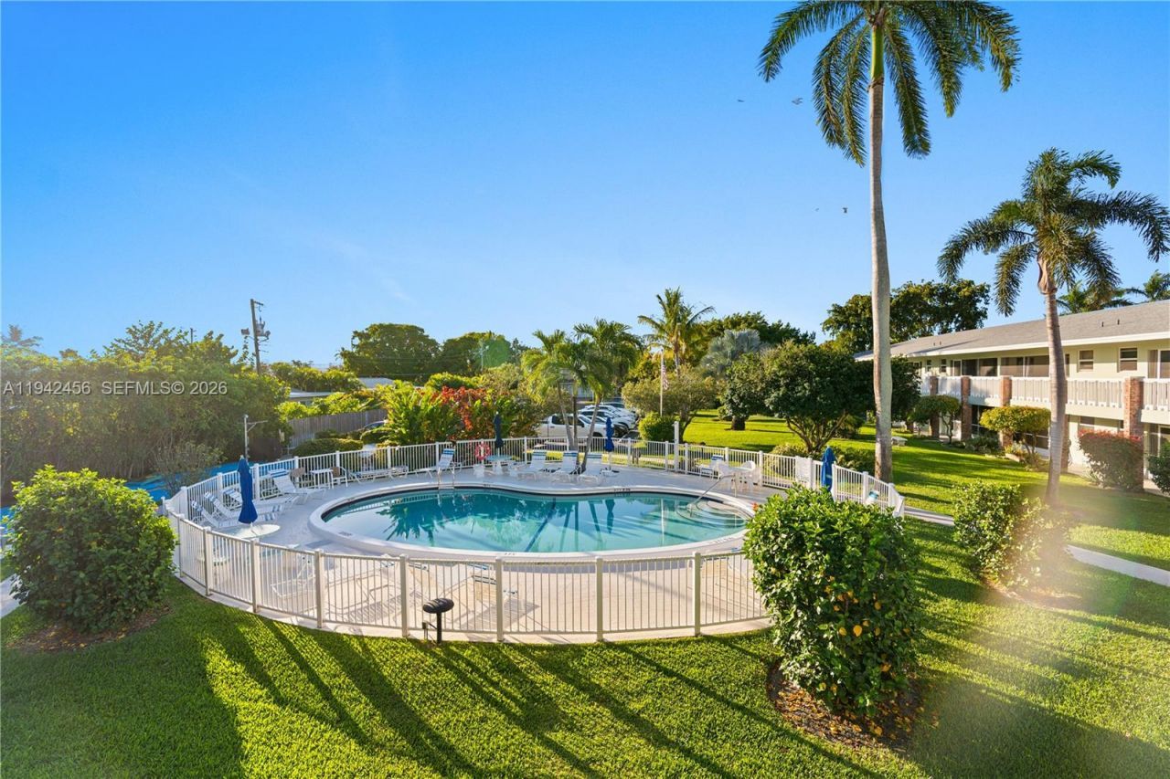 2541 NE 11th St, Unit 212, Pompano Beach, FL 33062 Photo