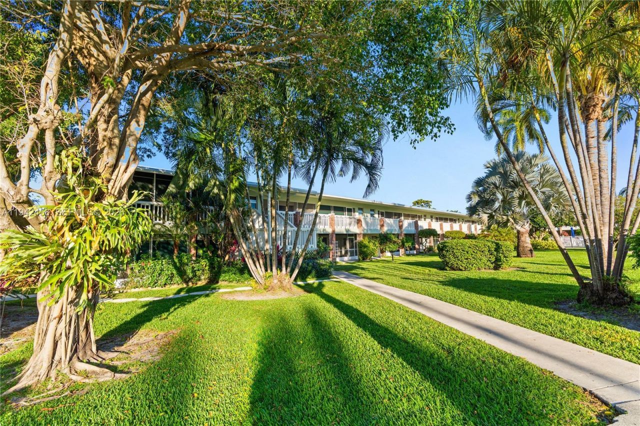 2541 NE 11th St, Unit 212, Pompano Beach, FL 33062 Photo