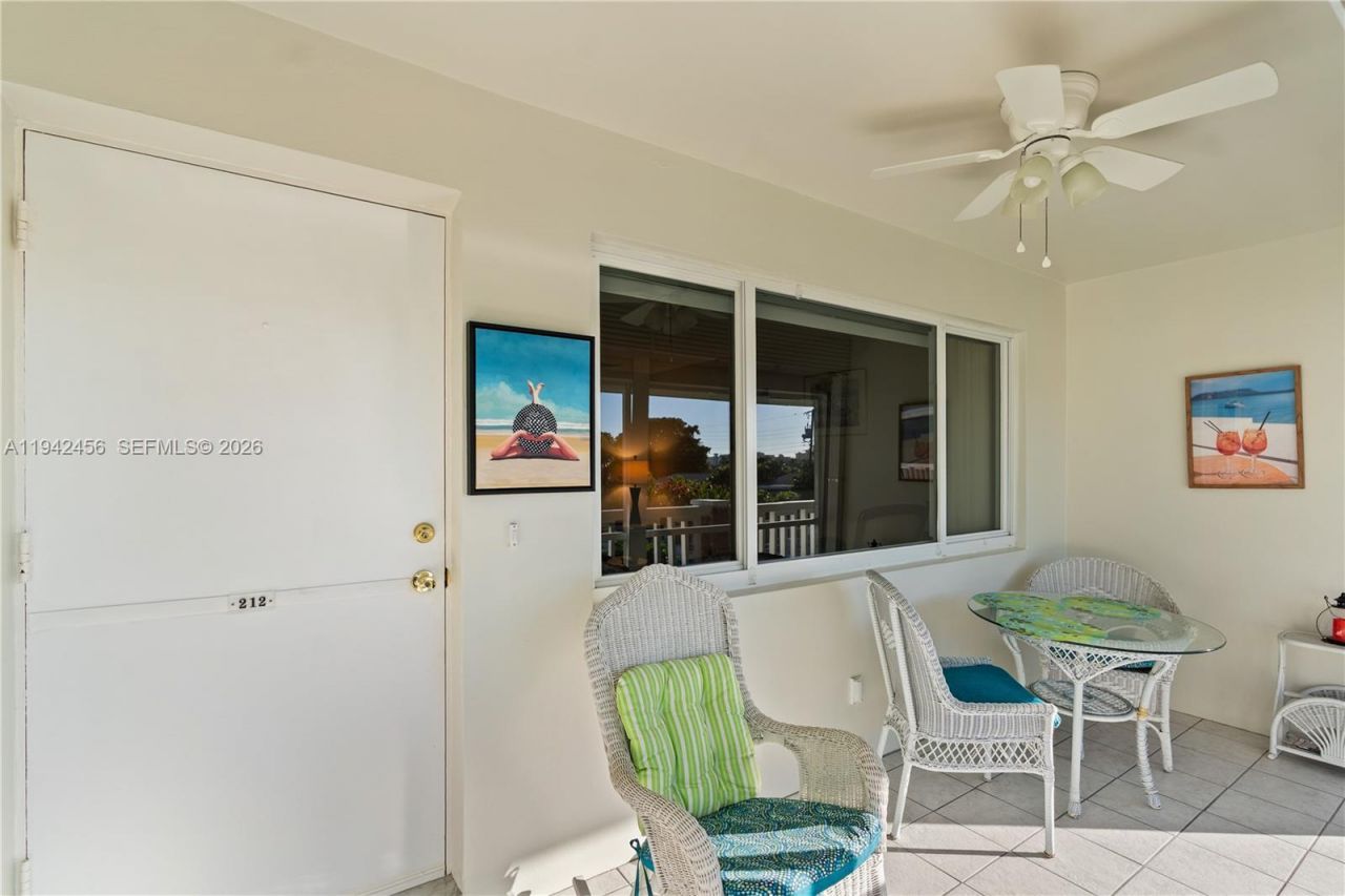 2541 NE 11th St, Unit 212, Pompano Beach, FL 33062 Photo