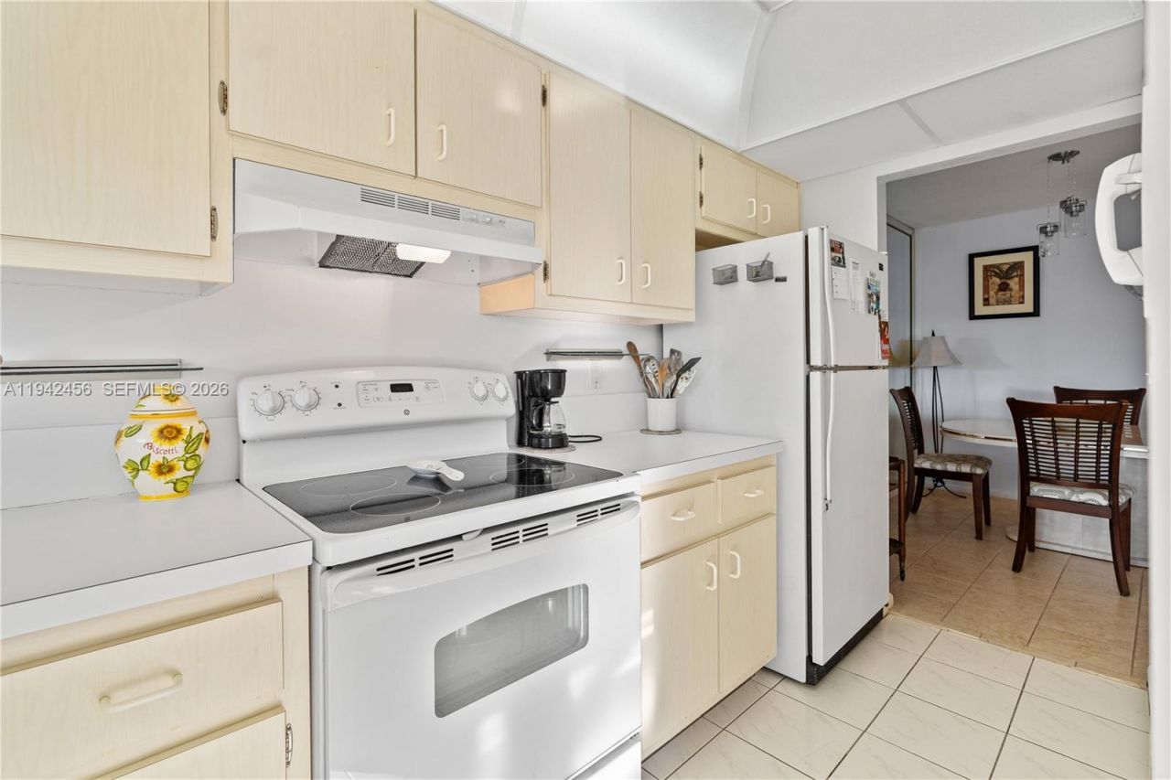 2541 NE 11th St, Unit 212, Pompano Beach, FL 33062 Photo