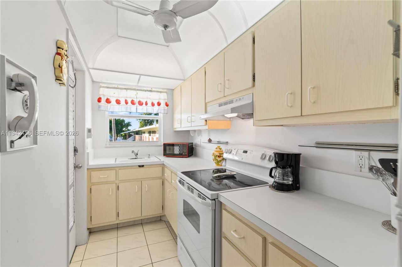 2541 NE 11th St, Unit 212, Pompano Beach, FL 33062 Photo