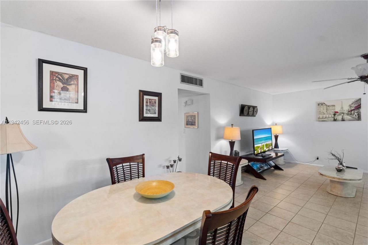 2541 NE 11th St, Unit 212, Pompano Beach, FL 33062 Photo