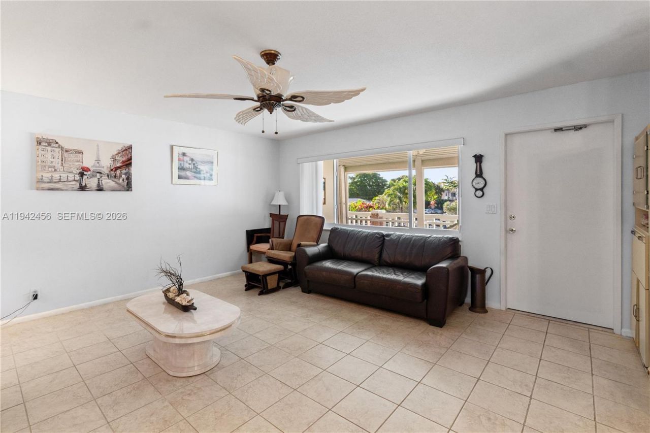 2541 NE 11th St, Unit 212, Pompano Beach, FL 33062 Photo