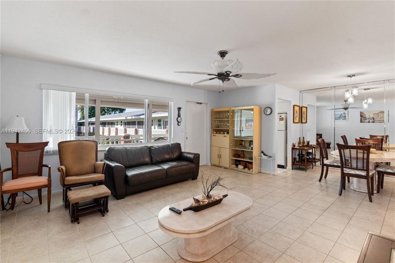 2541 NE 11th St, Unit 212, Pompano Beach, FL 33062 Photo
