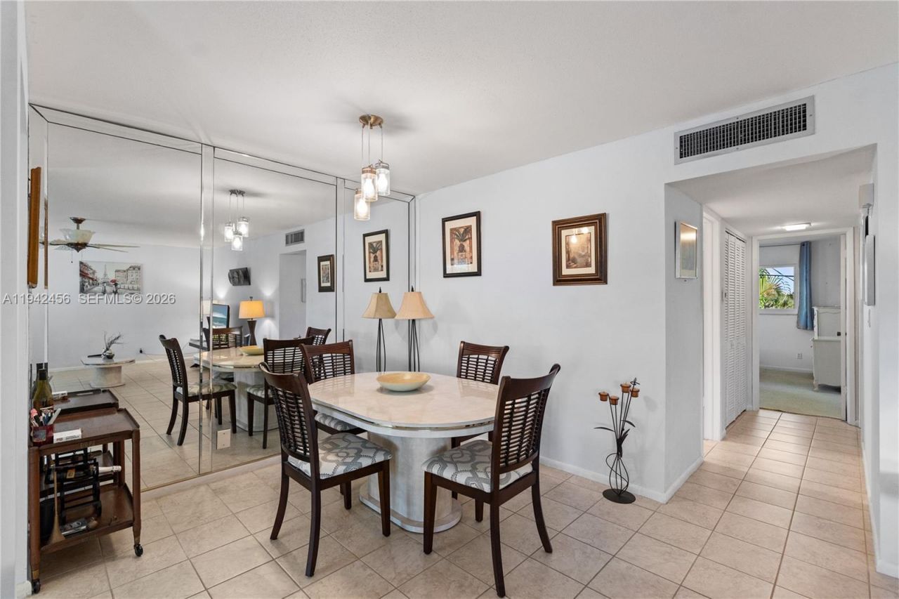 2541 NE 11th St, Unit 212, Pompano Beach, FL 33062 Photo