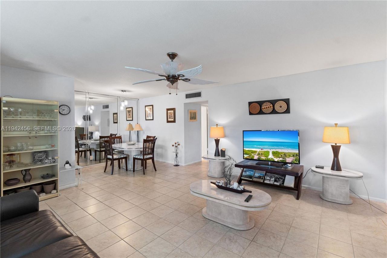 2541 NE 11th St, Unit 212, Pompano Beach, FL 33062 Photo