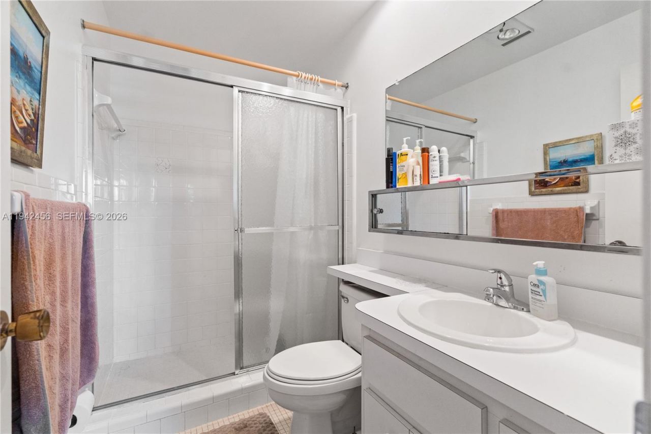 2541 NE 11th St, Unit 212, Pompano Beach, FL 33062 Photo