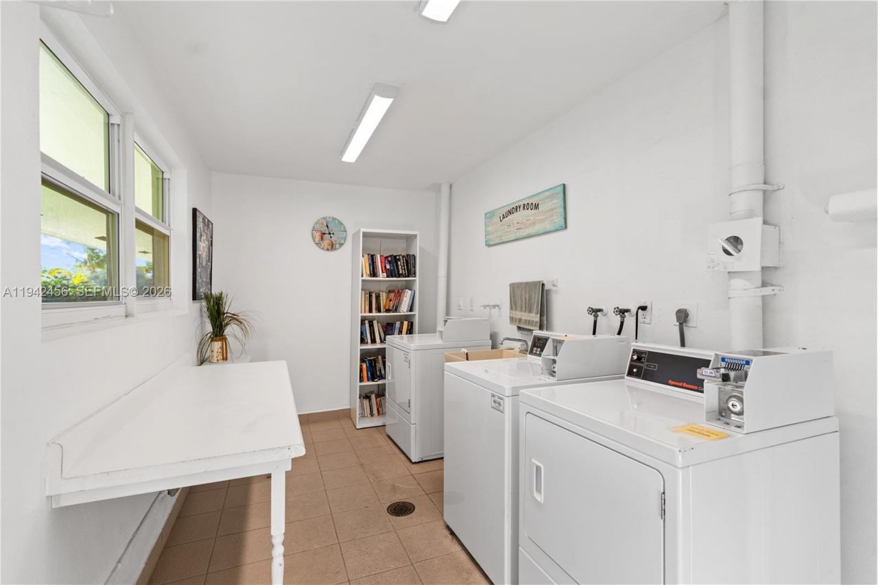 2541 NE 11th St, Unit 212, Pompano Beach, FL 33062 Photo