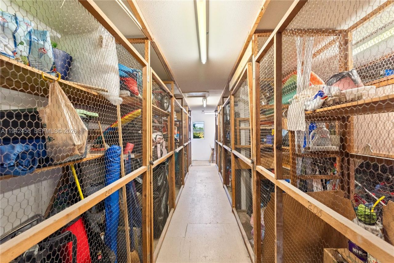 2541 NE 11th St, Unit 212, Pompano Beach, FL 33062 Photo