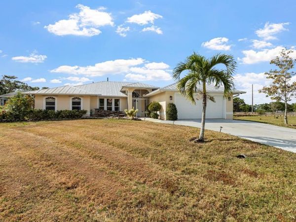 4661 NW Bogi Court, Port St. Lucie, FL 34983