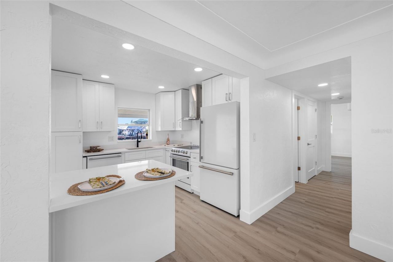 7930 Causeway Boulevard S, Saint Petersburg, FL 33707 Photo