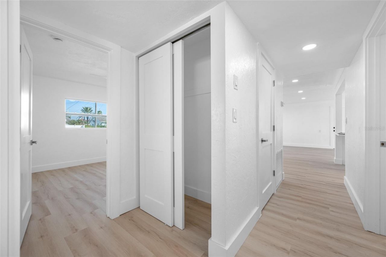 7930 Causeway Boulevard S, Saint Petersburg, FL 33707 Photo