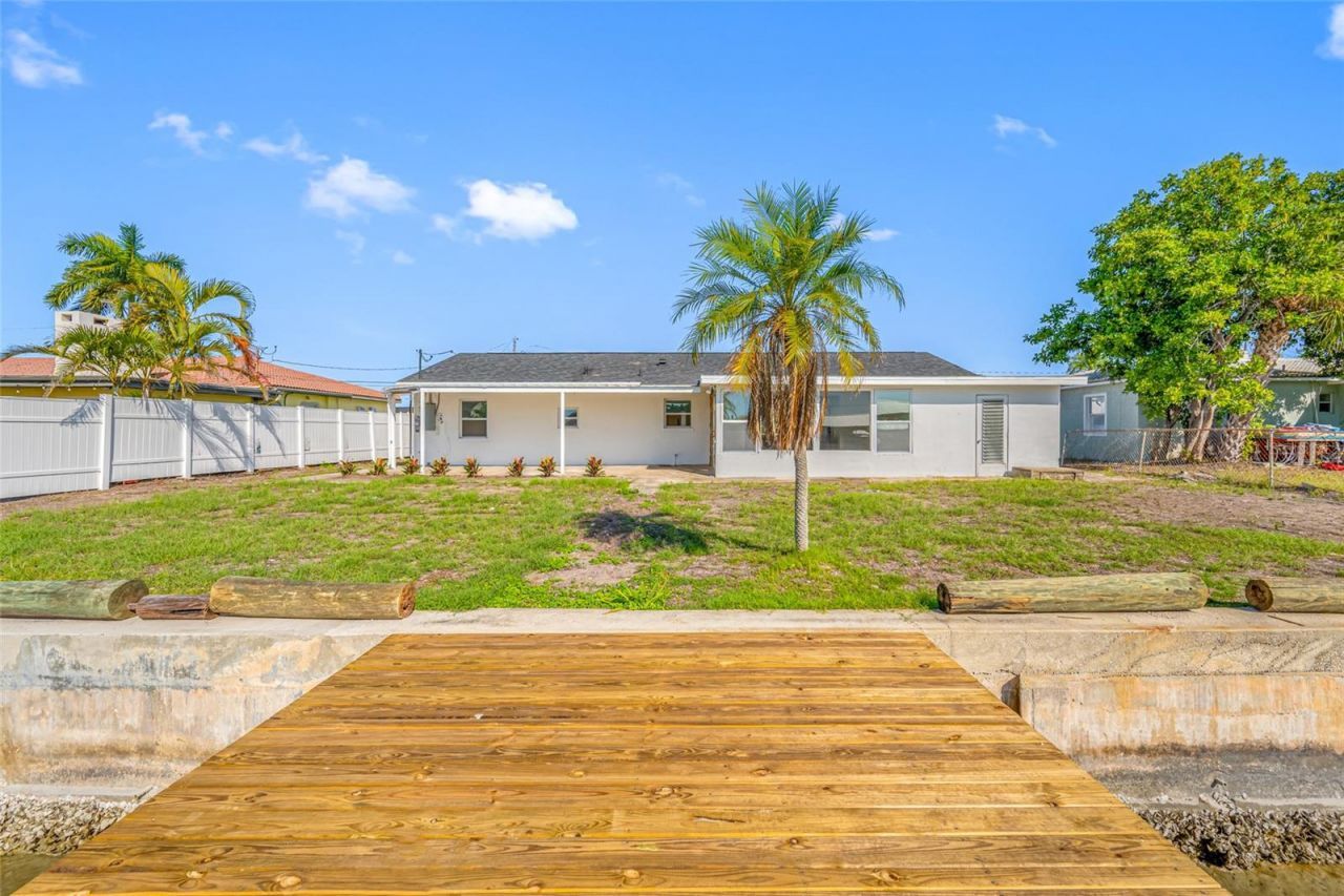 7930 Causeway Boulevard S, Saint Petersburg, FL 33707 Photo