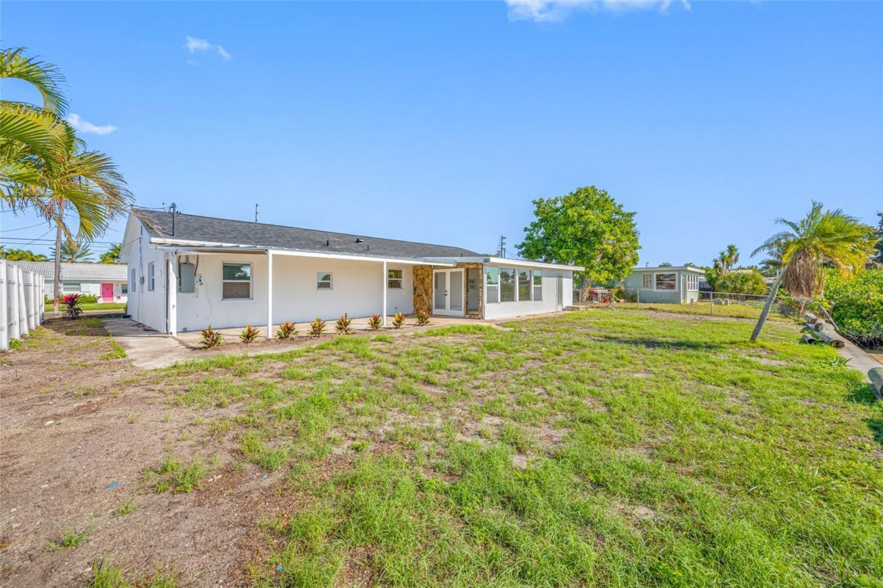 7930 Causeway Boulevard S, Saint Petersburg, FL 33707 Photo